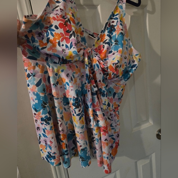 22/24 Bloomchic tankini top - Picture 2 of 4